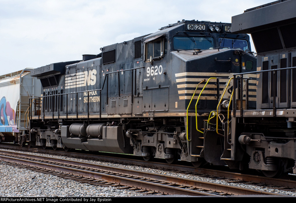 NS 9620 trails on 118